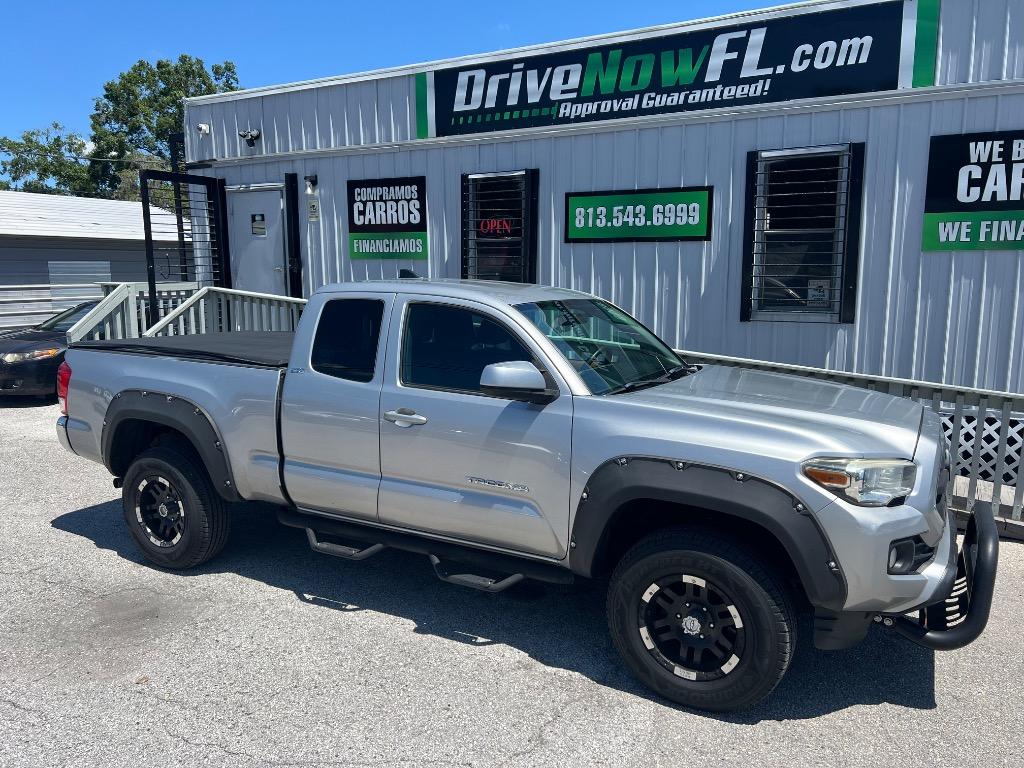2016 Toyota Tacoma SR5's photo
