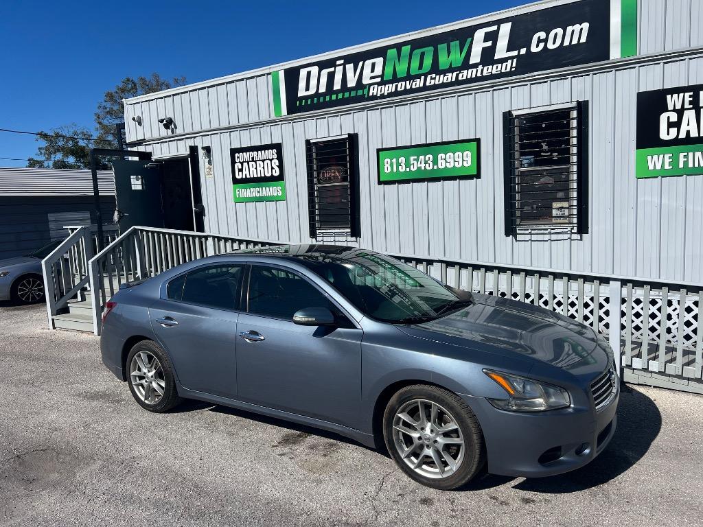 2010 Nissan Maxima S's photo